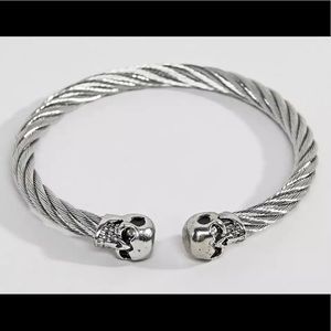 💀NWT/Aldo skull cuff bracelet w/crystal eyes. Unisex 💀